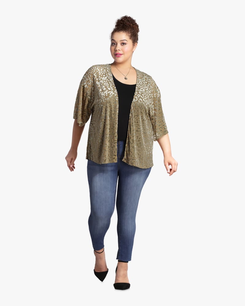 Plus size model with diamond body shape wearing Acantha Kimono by Marybelle | Dia&Co | dia_product_style_image_id:115204